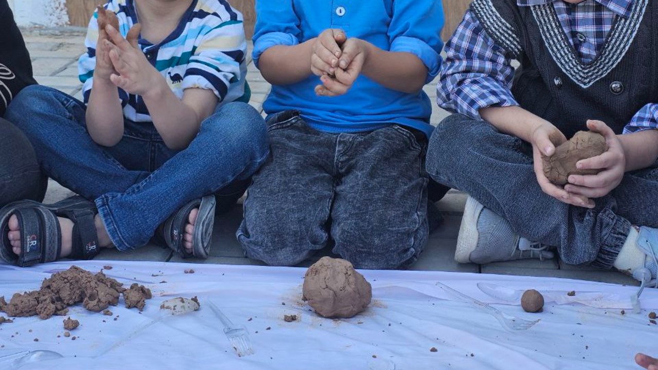 یاری كردن و داهێنان بە قوڕ